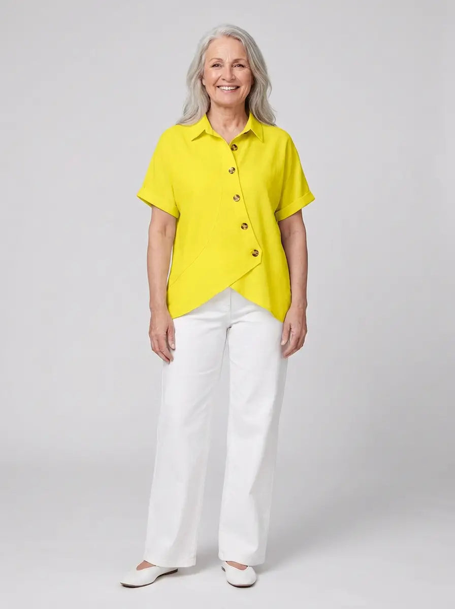 Ylvi – Blus med asymmetrisk design och elegant känsla