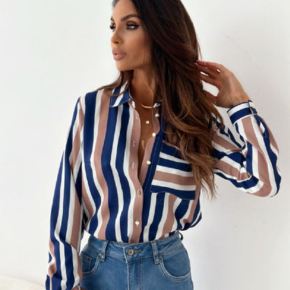 Darla - Blouse with graphic pattern and button closure