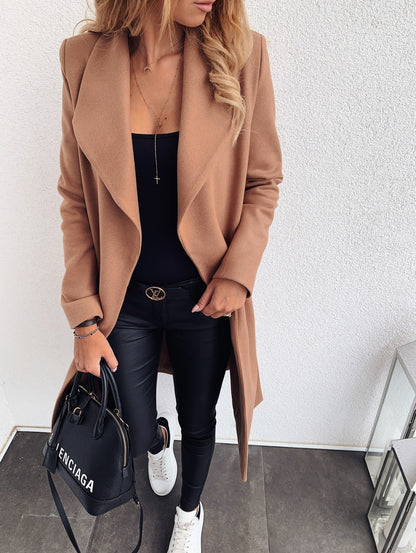 Elina – Timeless coat in an elegant silhouette