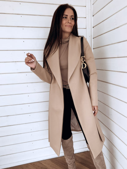 Elina – Timeless coat in an elegant silhouette