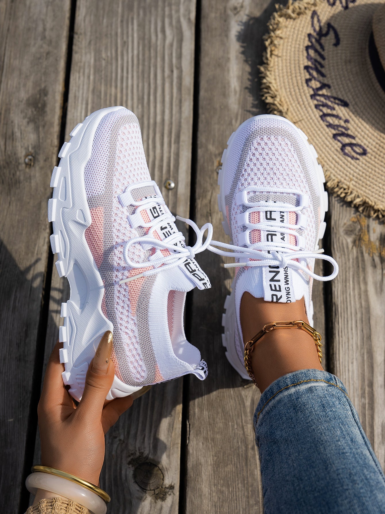 Elira – Lightweight sneakers for everyday wear and activity