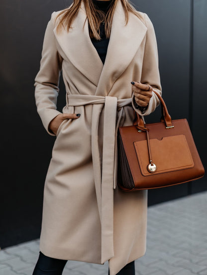 Elina – Timeless coat in an elegant silhouette