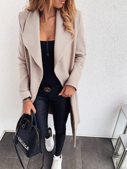 Elina – Timeless coat in an elegant silhouette