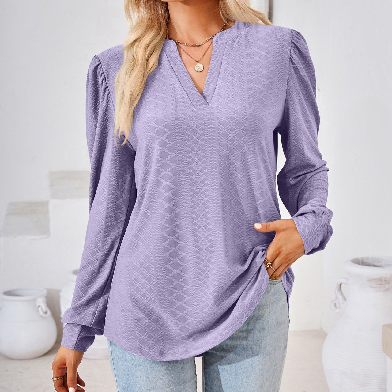 Eldra – Blus med struktur och V-hals