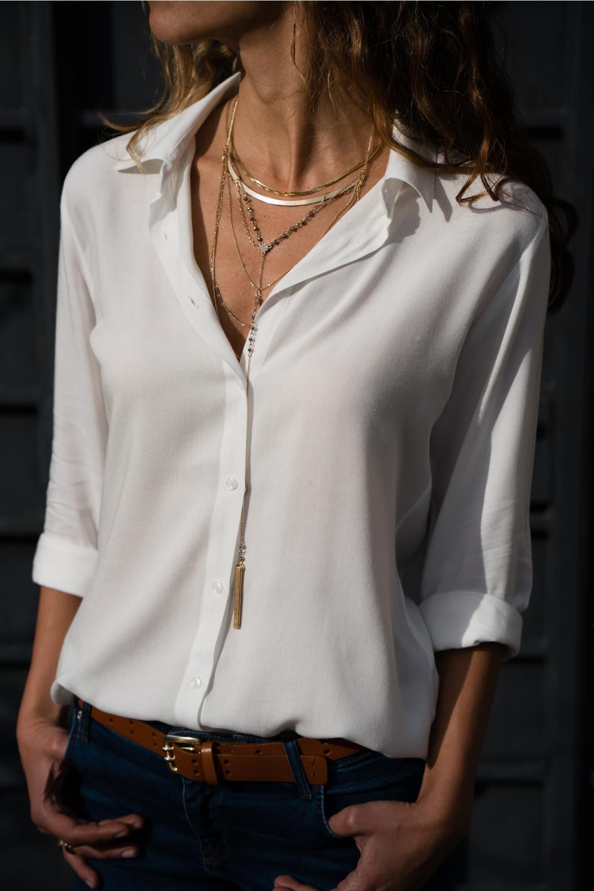 Leona – Mjuk blus med klassisk knäppning