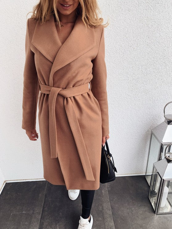 Elina – Timeless coat in an elegant silhouette