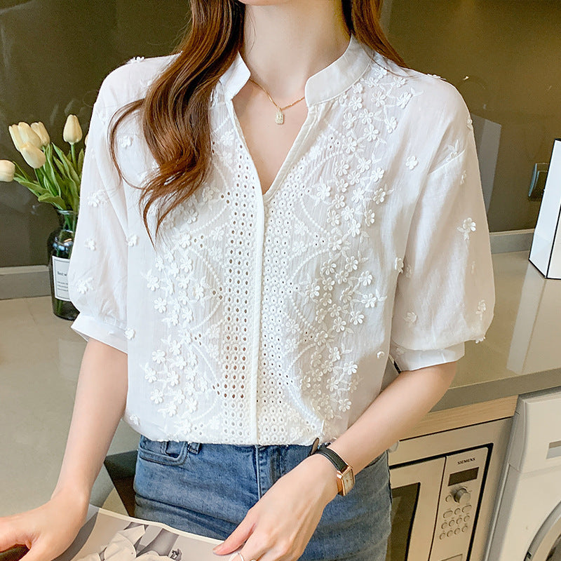 Maren – Broderad blus med raffinerade detaljer