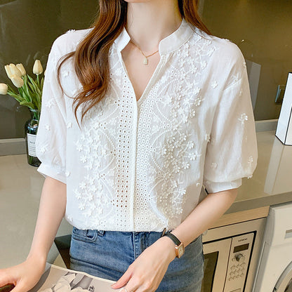 Maren – Broderad blus med raffinerade detaljer