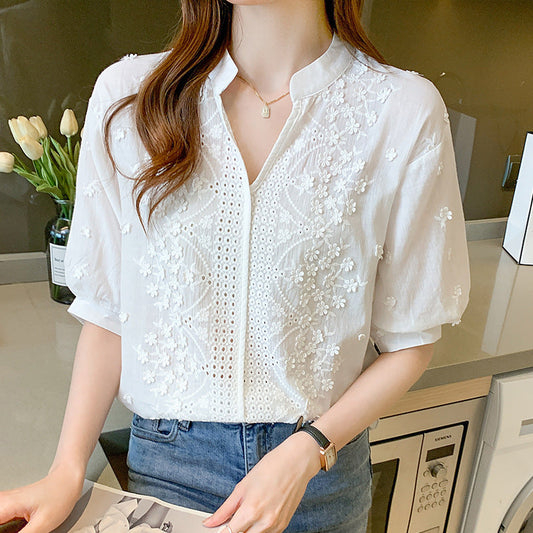 Maren – Embroidered blouse with sophisticated details