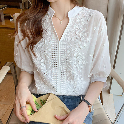 Maren – Broderad blus med raffinerade detaljer
