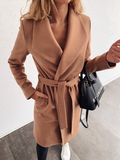Elina – Timeless coat in an elegant silhouette