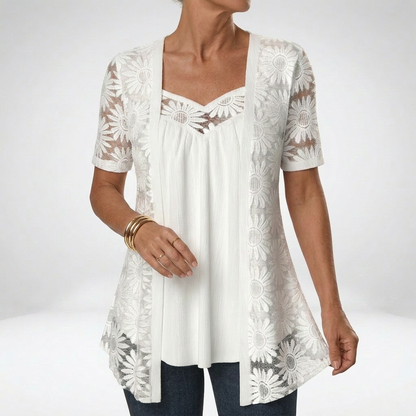 Aurelisse – Elegant top with romantic lace details