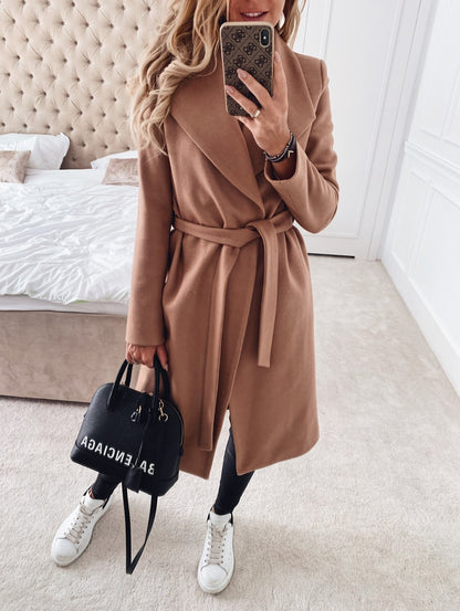 Elina – Timeless coat in an elegant silhouette