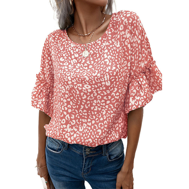 Ilyra – Blus med lekfullt mönster och volangärmar