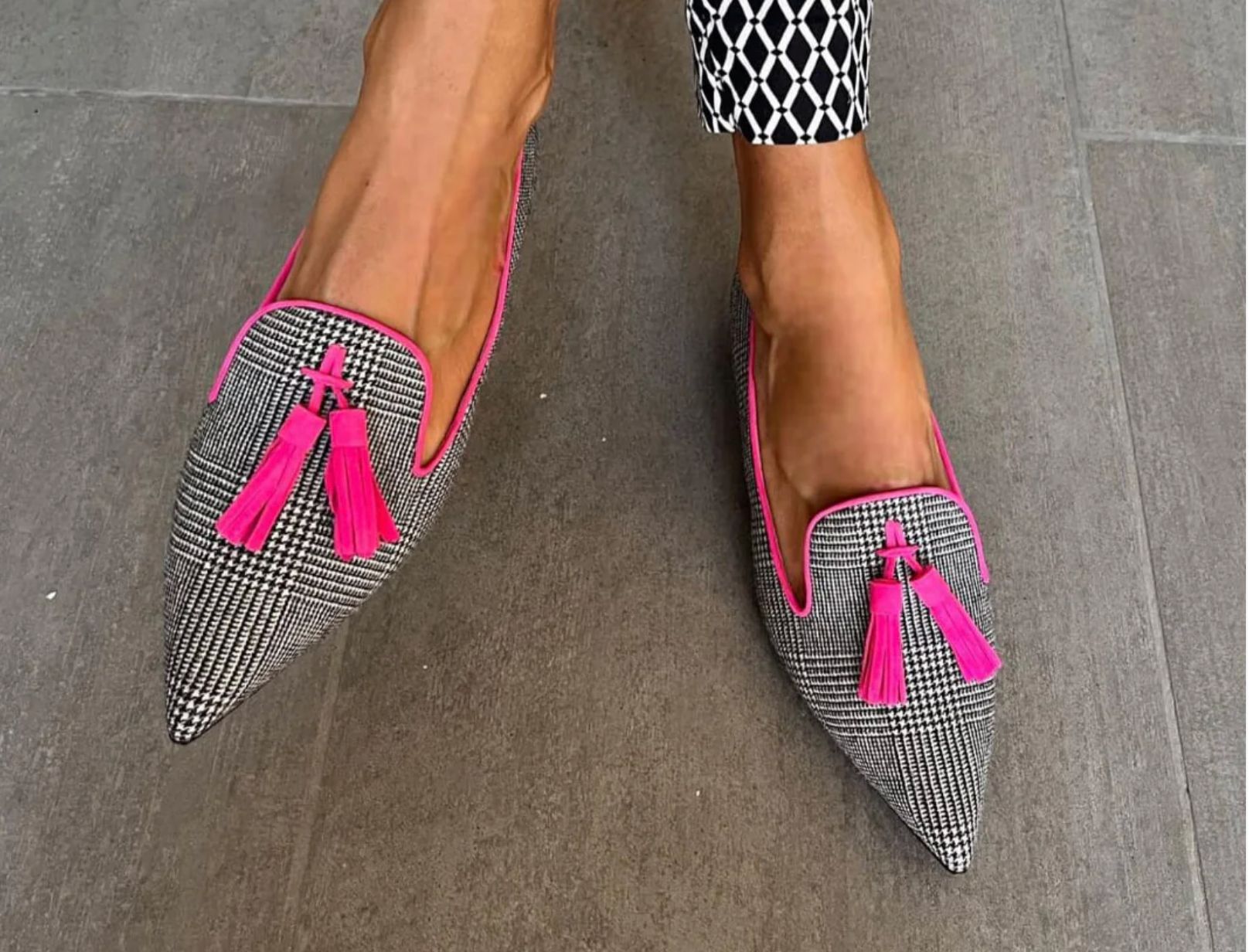 Houndstooth med rosaröd frans / 43
