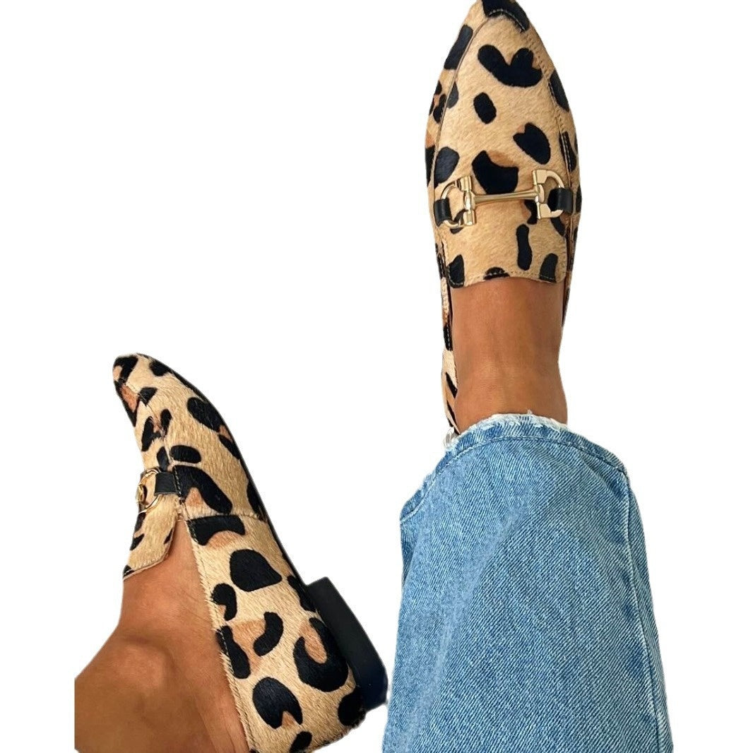 Xenia – Leopard print loafers with golden detail