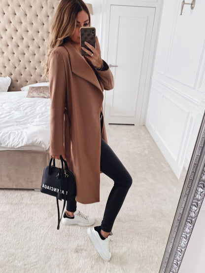 Elina – Timeless coat in an elegant silhouette