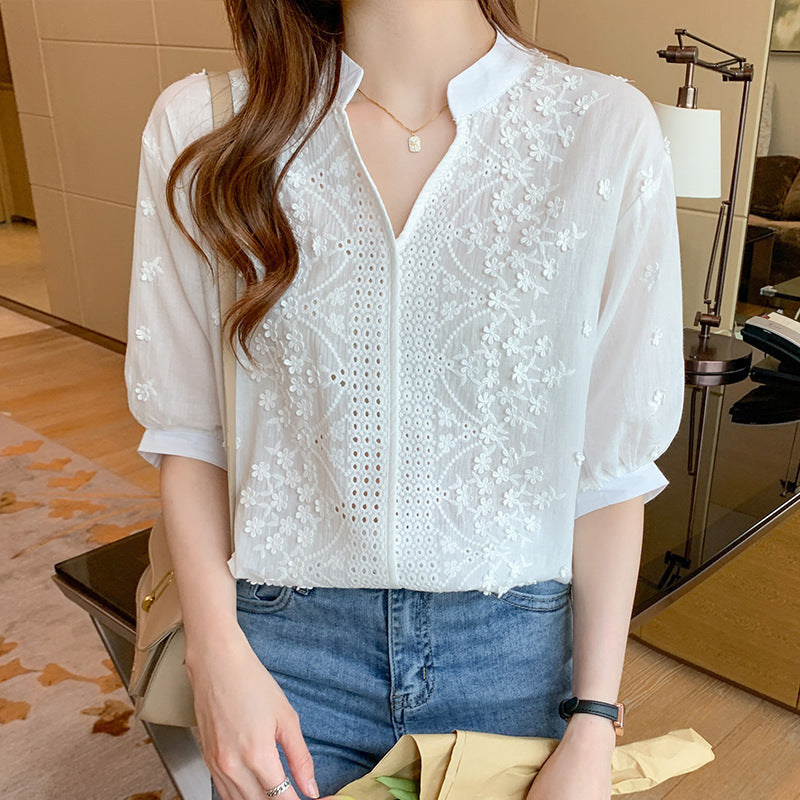 Maren – Broderad blus med raffinerade detaljer