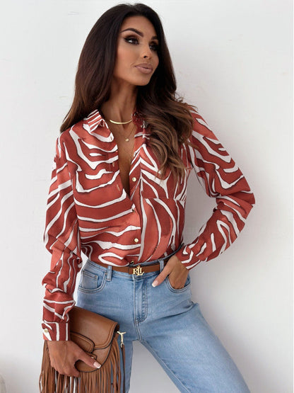 Darla - Blouse with graphic pattern and button closure