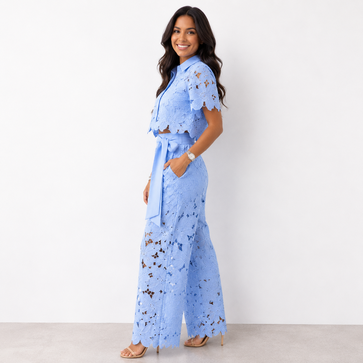Ylina – Elegant spetsset med feminin silhuett