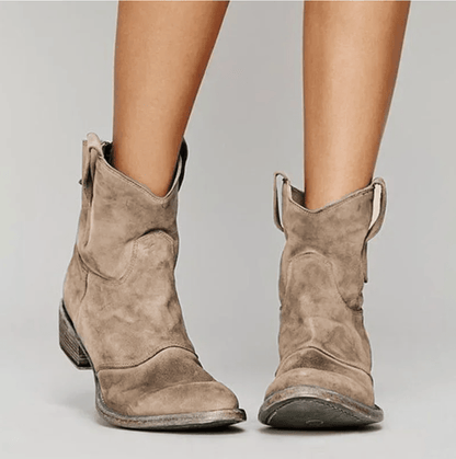 Svea – Boots i mjuk mocka med westernkänsla