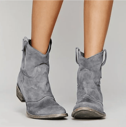 Svea – Boots i mjuk mocka med westernkänsla