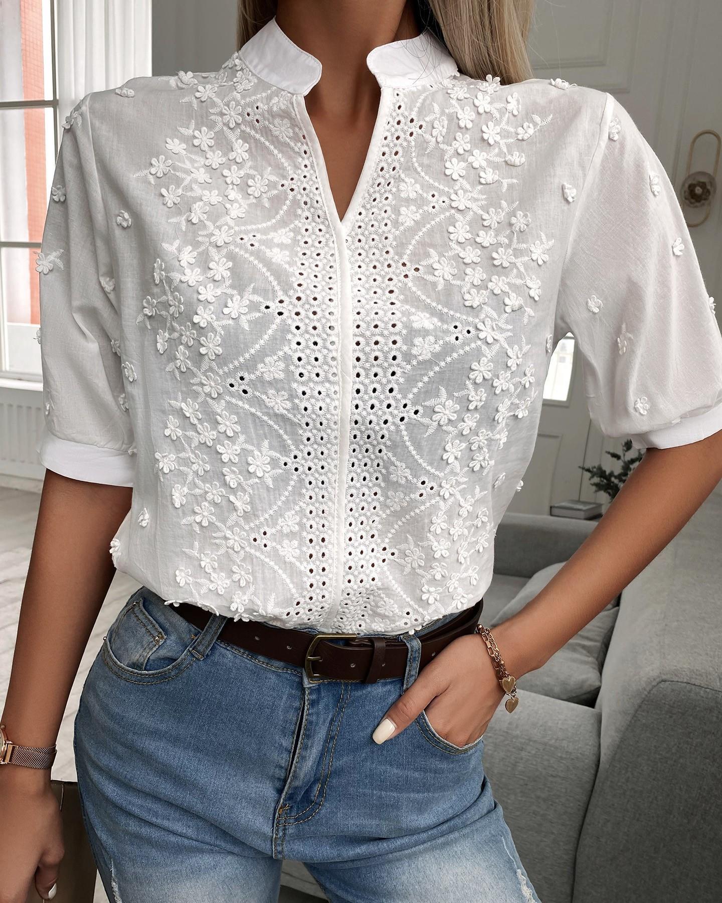 Jasmin – Broderad blus med förfinade detaljer