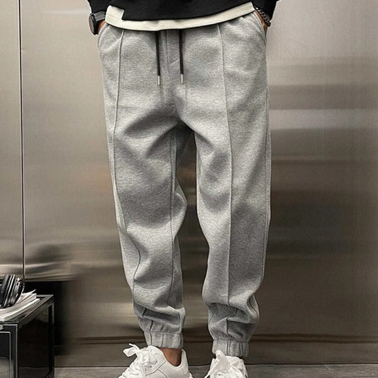Kian - Black tapered joggers with a clean look