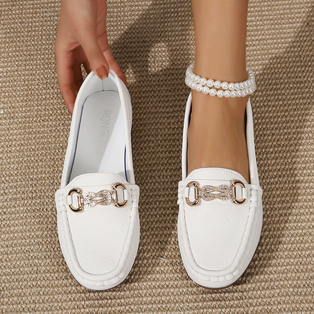 Nadja – Comfortable loafer with refined detail