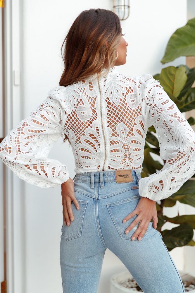 Aveline - Fine lace top with high neck