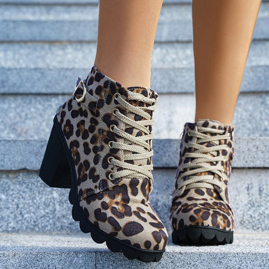 Livia - Ankle Boots with Heels and Sturdy Soles