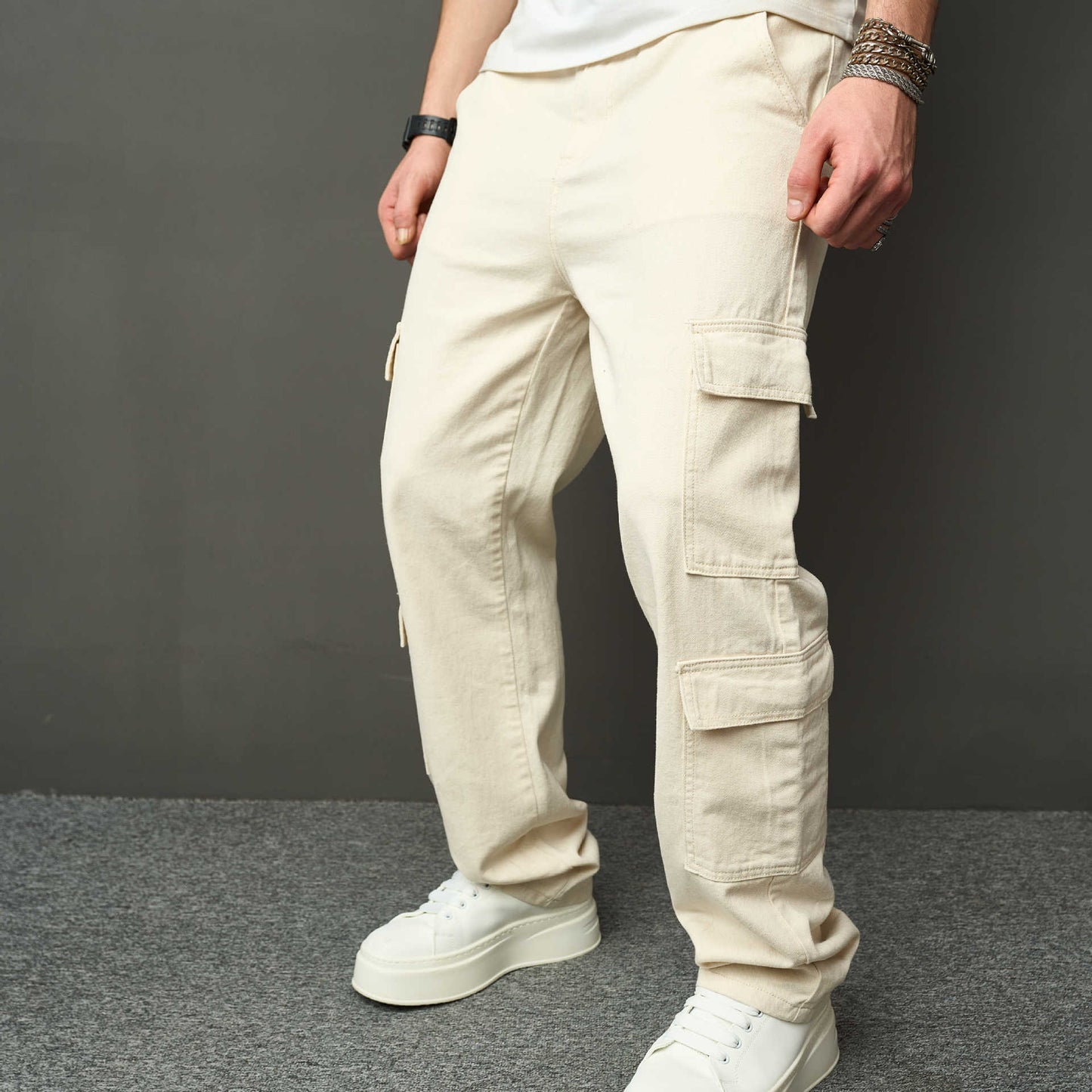 Falko - Cream coloured cargo trousers with a relaxed fit