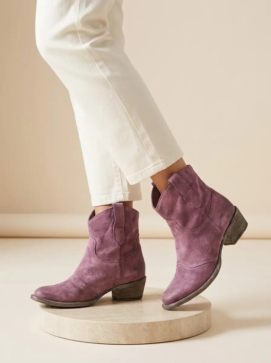 Mea – Soft suede boots with a Western feel