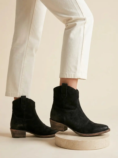 Mea – Soft suede boots with a Western feel