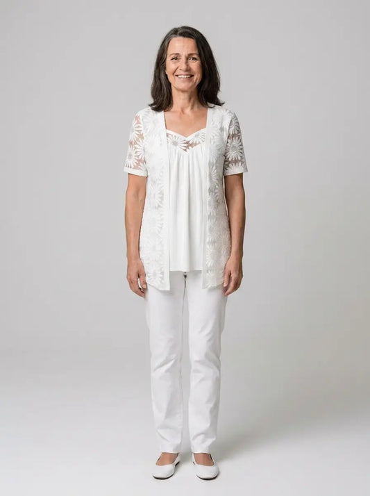 Aurelisse – Elegant top with romantic lace details